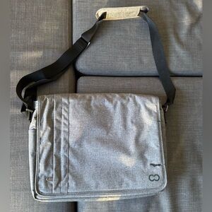 16” case crown laptop bag
